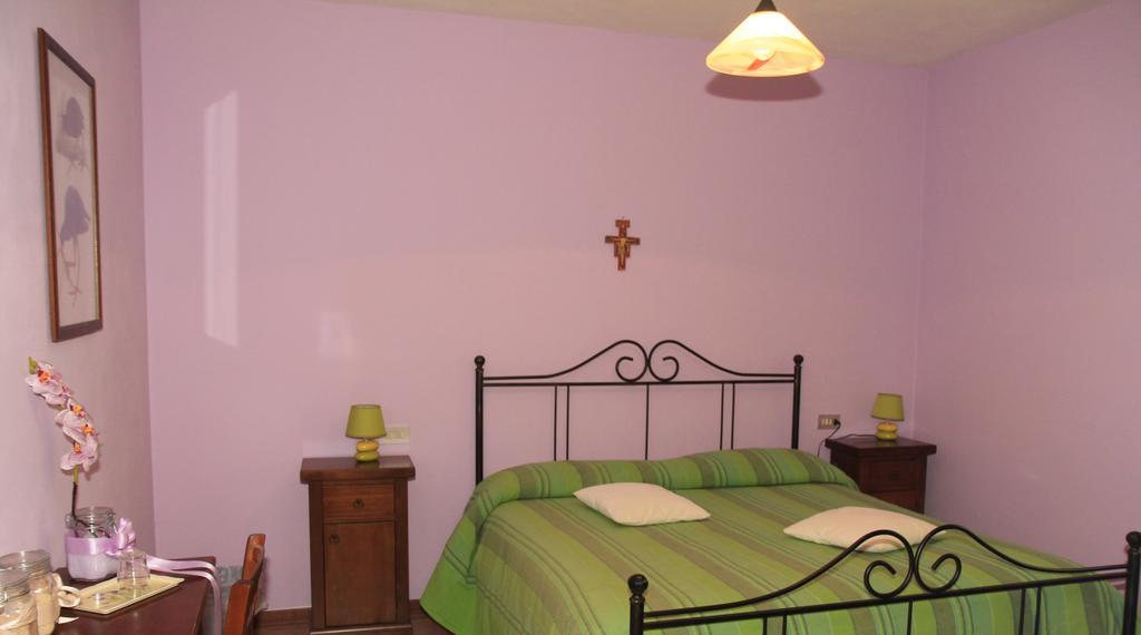Hotel La Quiete Assisi Værelse billede